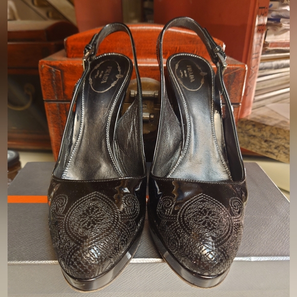 Mismatch! EUC Black Patent PRADA Slingback Embroidered Pumps 39 / 40 Adjustable - Picture 3 of 13